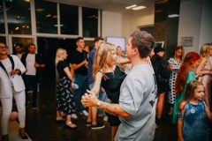 «Ласкаво просимо до щастя»