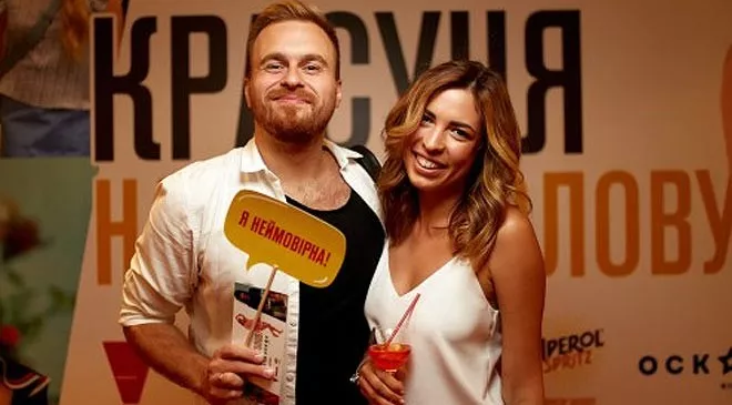 В кинотеатре «Оскар» (МФК Gulliver) состоялся допремьерный показ комедии «Красотка на всю голову». - 1 - изображение