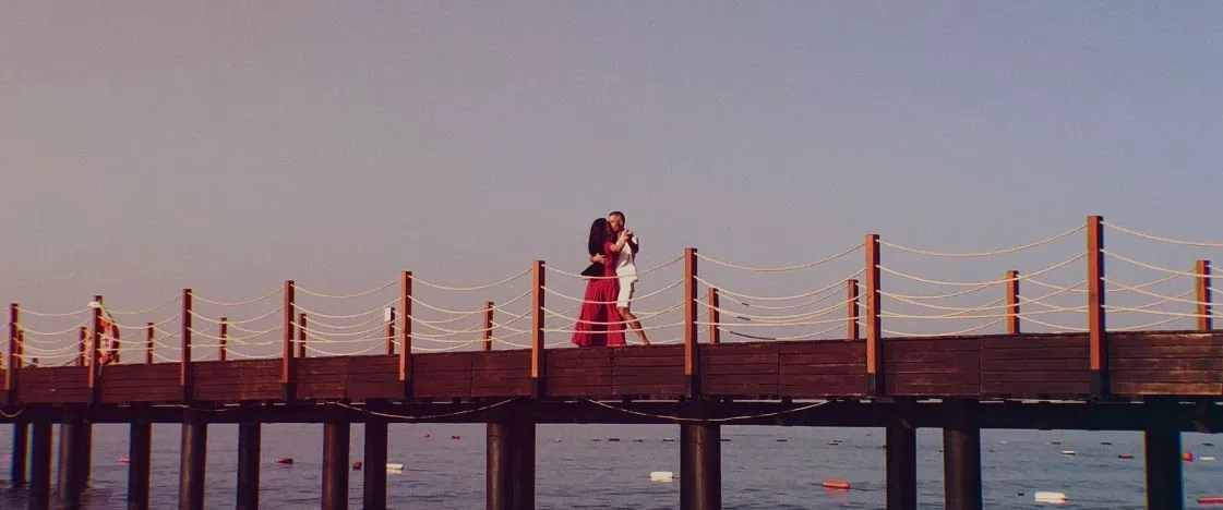 «Напиши меня»: семья Бабкиных показали «морскую» визуализацию своего дуэтного трека - 3 «Напиши меня»: семья Бабкиных показали «морскую» визуализацию своего дуэтного трека - 3 - изображение