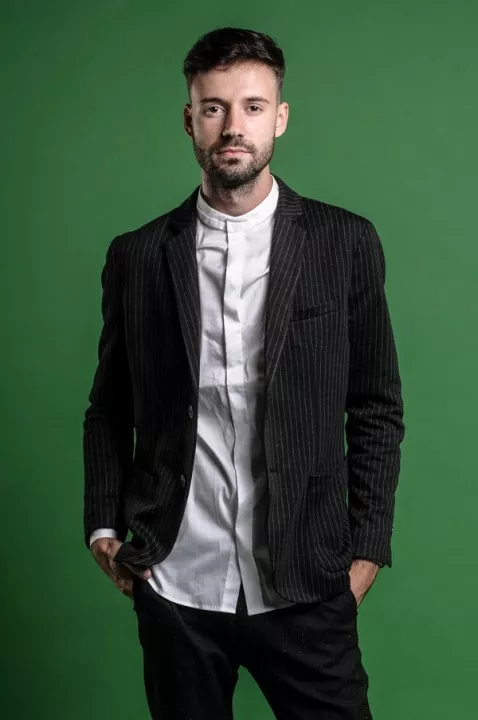 “И снова третье сентября”: как украинский певец TONNY перевернул календарь - 3 “И снова третье сентября”: как украинский певец TONNY перевернул календарь - 3 - изображение