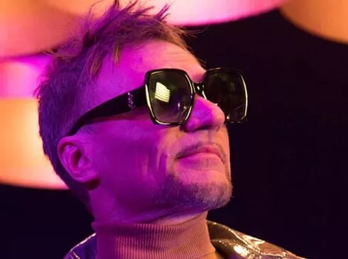 Woman MAGAZINE - 9 Woman Magazine