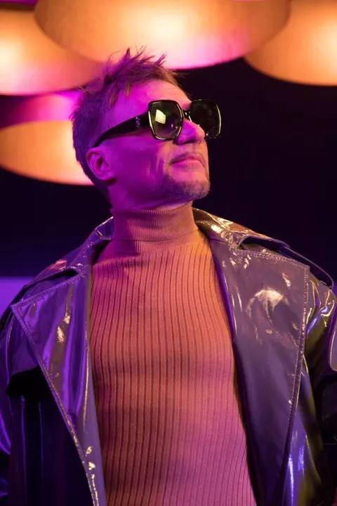 Премьера клипа от “ВВ”: Місто Лева, колєжанки и сяйна “Кобіта” - 1 - изображение