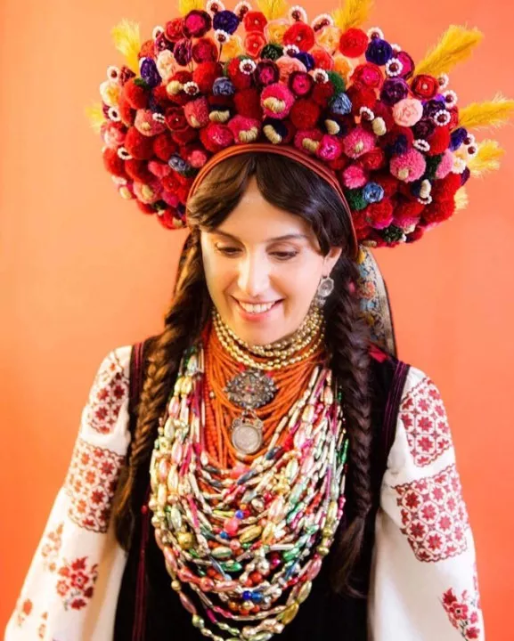 Джамала покрасовалась в роскошном свадебном наряде - 2 Джамала покрасовалась в роскошном свадебном наряде - 2 - изображение