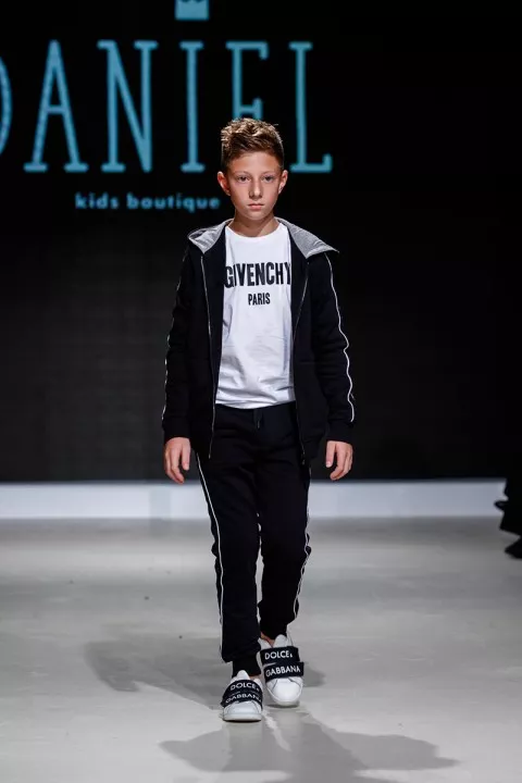 Роскошные коллекции от мировых брендов были представлены на Junior Fashion Week - 32 - изображение