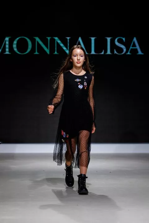 Роскошные коллекции от мировых брендов были представлены на Junior Fashion Week - 39 - изображение