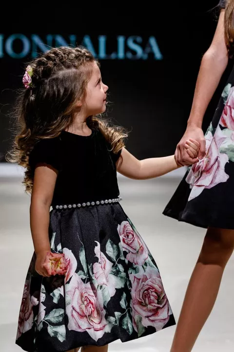 Роскошные коллекции от мировых брендов были представлены на Junior Fashion Week - 47 - изображение