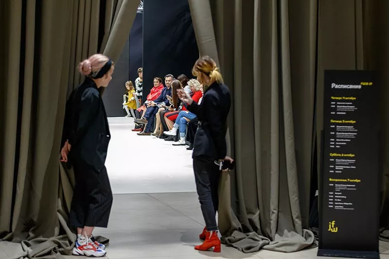Роскошные коллекции от мировых брендов были представлены на Junior Fashion Week - 99 - изображение