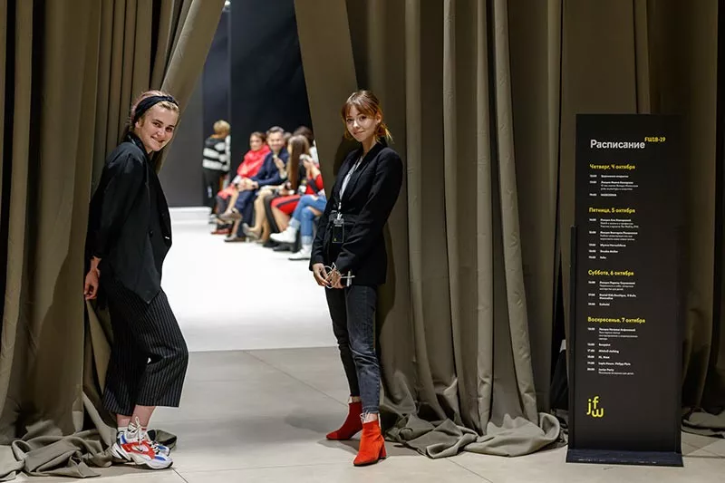 Роскошные коллекции от мировых брендов были представлены на Junior Fashion Week - 100 - изображение