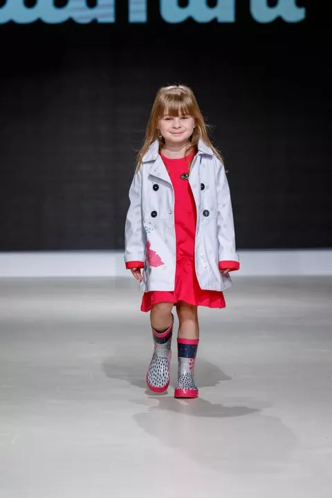 Роскошные коллекции от мировых брендов были представлены на Junior Fashion Week - 58 - изображение
