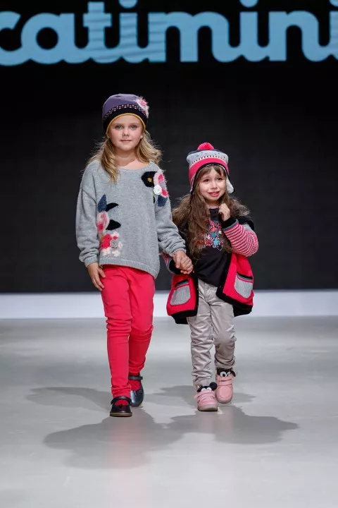 Роскошные коллекции от мировых брендов были представлены на Junior Fashion Week - 59 - изображение