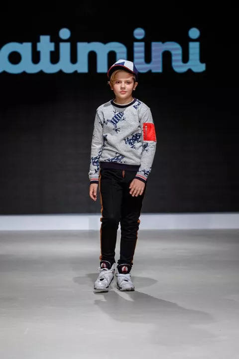 Роскошные коллекции от мировых брендов были представлены на Junior Fashion Week - 71 - изображение