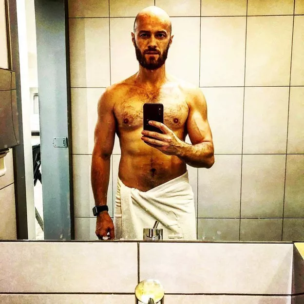 Ох, Влад: хореограф взбудоражил фанатов пикантным снимком - 2 - изображение