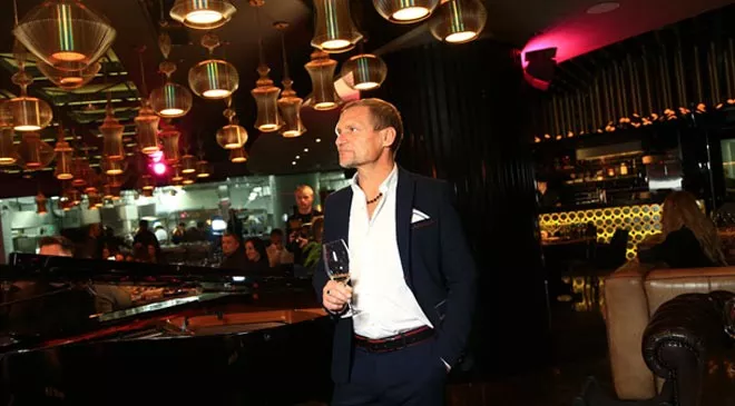 Олег Скрипка презентував авторське вино “Країна Мрій” на гастровечорі у Миколи Тищенка - 1 Олег Скрипка презентував авторське вино “Країна Мрій” на гастровечорі у Миколи Тищенка - 1 - изображение