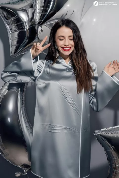 Помятые, но живые: Оля Полякова, Надя Дорофеева и Даша Астафьева призвали украинцев пристегиваться в авто - 1 Помятые, но живые: Оля Полякова, Надя Дорофеева и Даша Астафьева призвали украинцев пристегиваться в авто - 1 - изображение