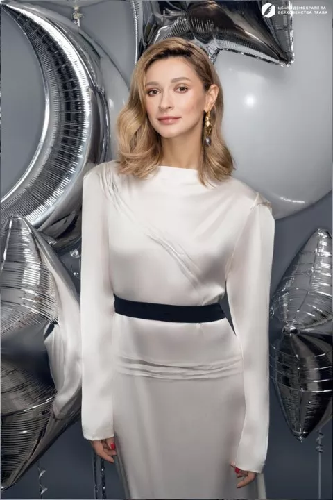 Помятые, но живые: Оля Полякова, Надя Дорофеева и Даша Астафьева призвали украинцев пристегиваться в авто - 6 Помятые, но живые: Оля Полякова, Надя Дорофеева и Даша Астафьева призвали украинцев пристегиваться в авто - 6 - изображение