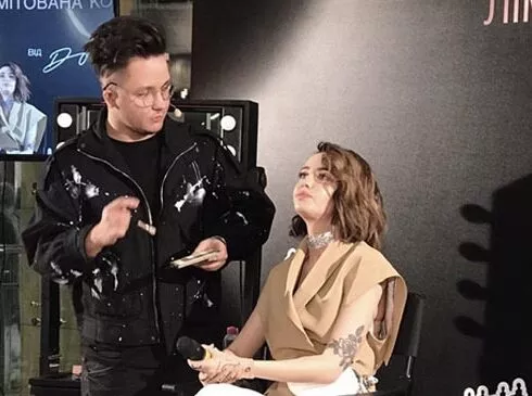 Woman MAGAZINE - 4 Woman Magazine