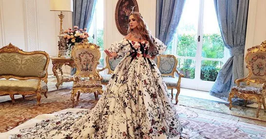 Оксана Марченко украсила книгу Dolce & Gabbana - 2 - изображение