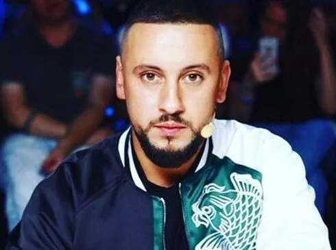 Woman MAGAZINE - 2 Woman Magazine