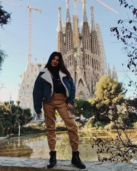 Мишель Андраде поделилась яркими снимками с отдыха - 1 Мишель Андраде поделилась яркими снимками с отдыха - 1 - изображение