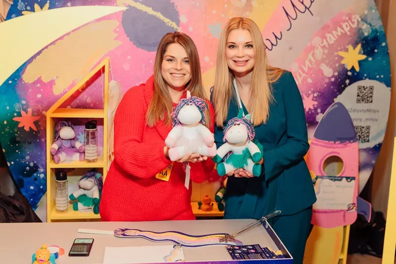 Лідія Таран разом з Ніком Вуйчичем здійснила мрію Ксенії на сцені Палацу Спорту - 6 Лідія Таран разом з Ніком Вуйчичем здійснила мрію Ксенії на сцені Палацу Спорту - 6 - изображение