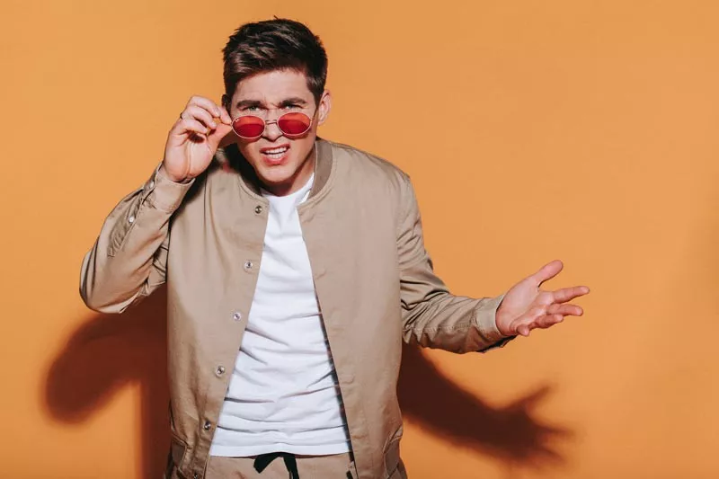 Владимир Остапчук презентовал пародию, наполненную ностальгией и взрывным юмором на песню группы «Время и Стекло» - 2 Владимир Остапчук презентовал пародию, наполненную ностальгией и взрывным юмором на песню группы «Время и Стекло» - 2 - изображение