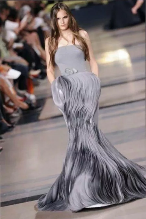 Алла Костромичева дефилировала в платье весом 40 кг - 2 Алла Костромичева дефилировала в платье весом 40 кг - 2 - изображение