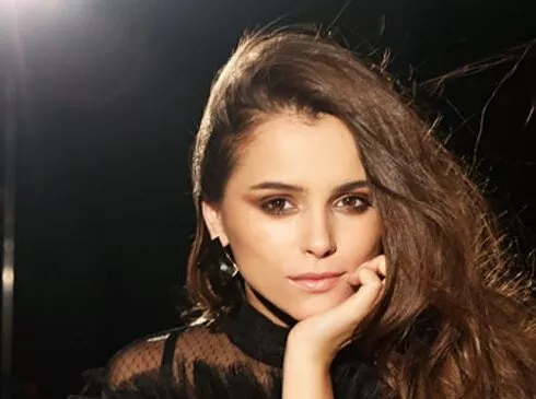 Woman MAGAZINE - 5 Woman Magazine