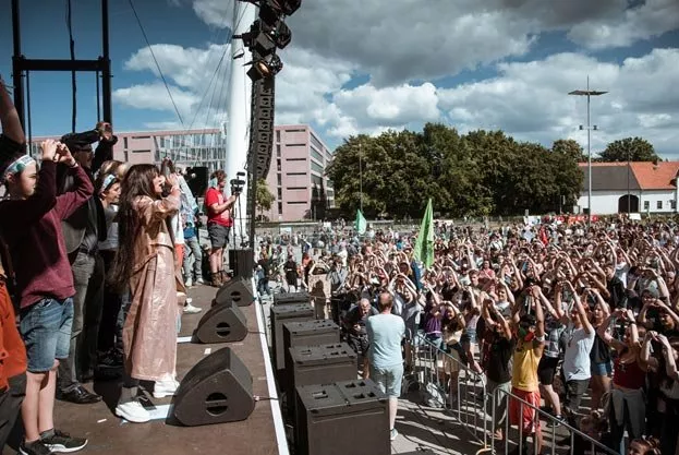 Руслана виступила в Аахені на глобальній демонстрації руху Fridays For Future перед 40000 школярів та студентів - 2 Руслана виступила в Аахені на глобальній демонстрації руху Fridays For Future перед 40000 школярів та студентів - 2 - изображение