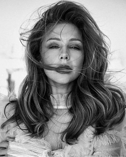 Тина Кароль удивила откровенным платьем - 1 Тина Кароль удивила откровенным платьем - 1 - изображение