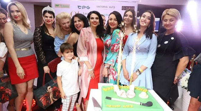 Гольф на шпильках: как звезды соревновались за победу - 1 Гольф на шпильках: как звезды соревновались за победу - 1 - изображение