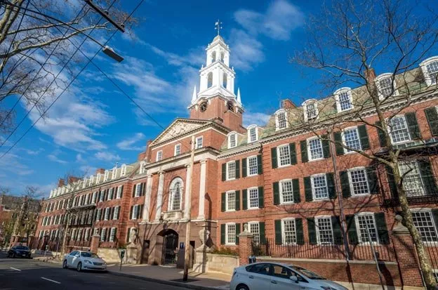 ЗВЕЗДНЫЕ АЛЬМА-МАТЕР: ГДЕ ЗАГРАНИЦЕЙ УЧАТ УСПЕХУ? - 6 ЗВЕЗДНЫЕ АЛЬМА-МАТЕР: ГДЕ ЗАГРАНИЦЕЙ УЧАТ УСПЕХУ? - 6 - изображение