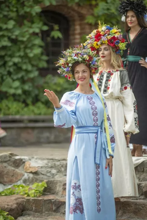 Традиції та краса: у Радомислі відбулося етно-фешн-шоу “Аристократична Україна” - 5 Традиції та краса: у Радомислі відбулося етно-фешн-шоу “Аристократична Україна” - 5 - изображение