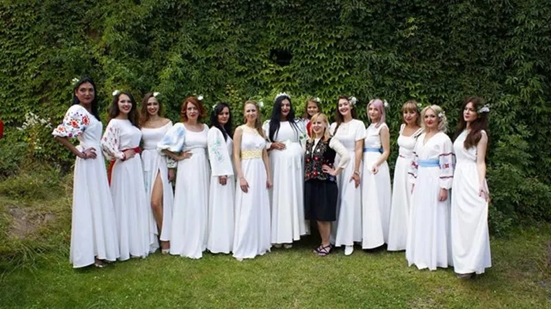 Традиції та краса: у Радомислі відбулося етно-фешн-шоу “Аристократична Україна” - 6 Традиції та краса: у Радомислі відбулося етно-фешн-шоу “Аристократична Україна” - 6 - изображение