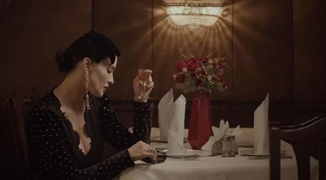 Он ее целует: история от Даши Астафьевой продолжается - 1 - изображение