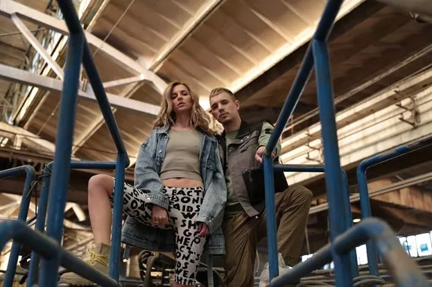 OLEYNIK показал свою девушку в новом клипе “Падаю вверх” - 2 OLEYNIK показал свою девушку в новом клипе “Падаю вверх” - 2 - изображение