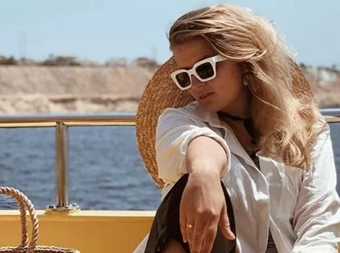 Woman MAGAZINE - 3 Woman Magazine