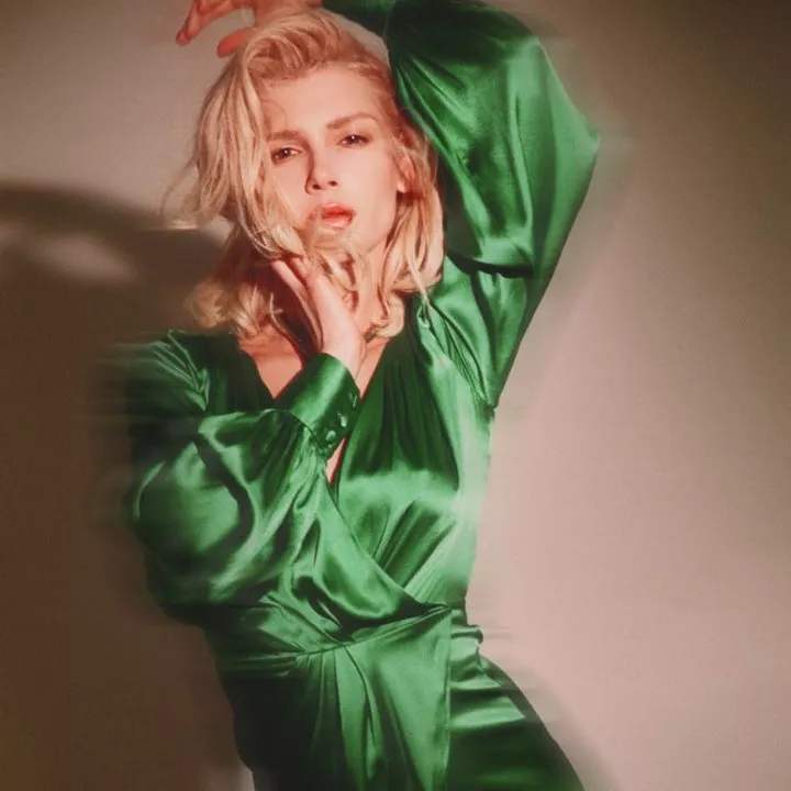 Палитра чувств: Миша Романова представила mood video на песню «Зачем» - 1 Палитра чувств: Миша Романова представила mood video на песню «Зачем» - 1 - изображение