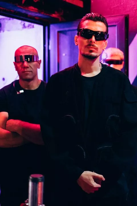 «Лох»: флешбэк в 2000-е в новом клипе группы «Время и Стекло» - 7 «Лох»: флешбэк в 2000-е в новом клипе группы «Время и Стекло» - 7 - изображение