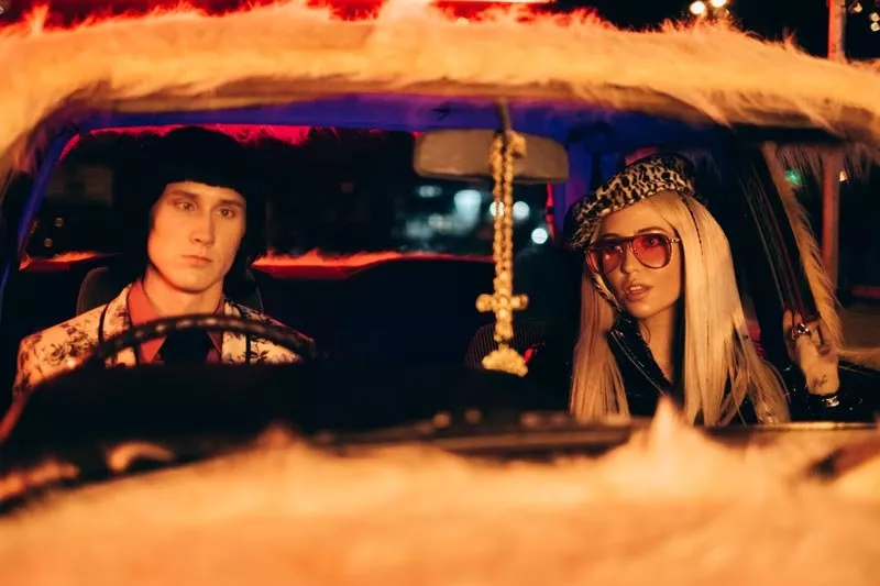 «Лох»: флешбэк в 2000-е в новом клипе группы «Время и Стекло» - 1 «Лох»: флешбэк в 2000-е в новом клипе группы «Время и Стекло» - 1 - изображение