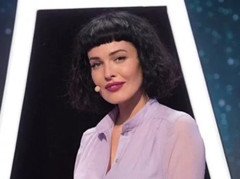 Woman MAGAZINE - 4 Woman Magazine