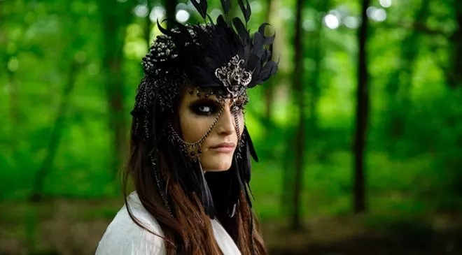 Алла Костромичева научилась летать и стала ведьмой - 1 - изображение