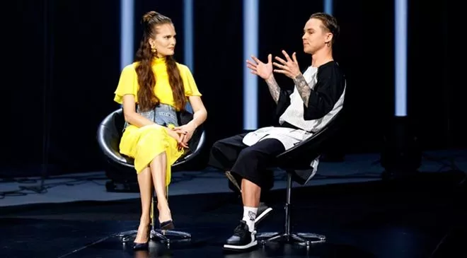 Алла Костромичева прошлась по подиуму из 30 тысяч гвоздей - 1 Алла Костромичева прошлась по подиуму из 30 тысяч гвоздей - 1 - изображение