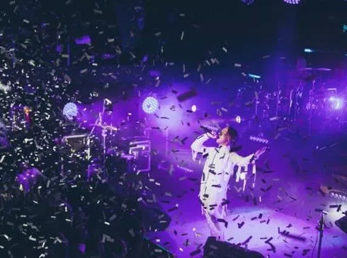 Woman MAGAZINE - 4 Woman Magazine