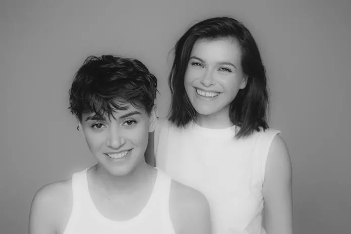 «Нереальная Любовь»: безупречный стиль и бунтарство в новом треке Лены Темниковой и Эмма М - 1 «Нереальная Любовь»: безупречный стиль и бунтарство в новом треке Лены Темниковой и Эмма М - 1 - изображение