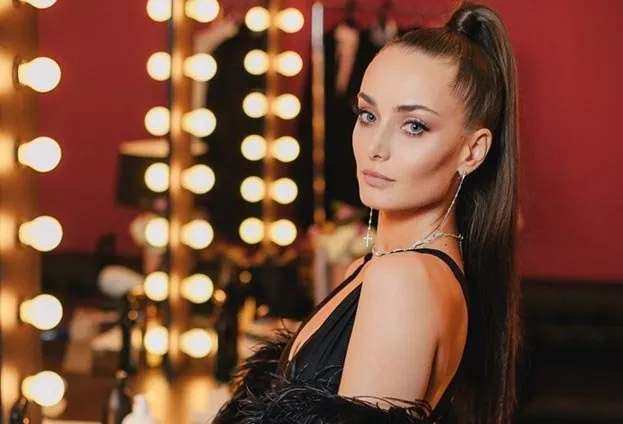 Ксения Мишина показала, как она выглядела в детстве - 1 Ксения Мишина показала, как она выглядела в детстве - 1 - изображение