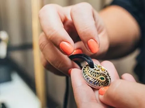 Woman MAGAZINE - 2 Woman Magazine