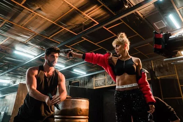 Актриса Анна Буткевич снялась для обложки Playboy и представила клип-боевик «Без гриму» - 1 Актриса Анна Буткевич снялась для обложки Playboy и представила клип-боевик «Без гриму» - 1 - изображение