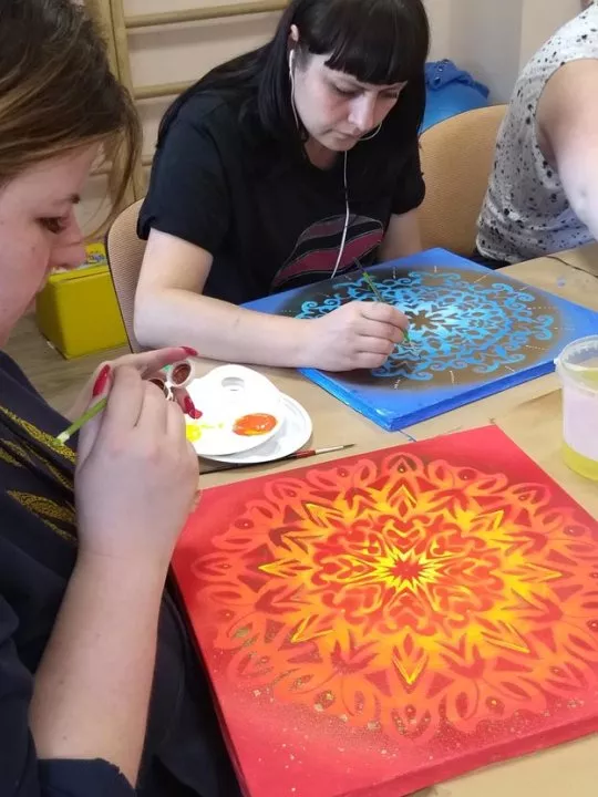 Святковий настрій: новорічна ранкова кава ділової жінки - 1 Святковий настрій: новорічна ранкова кава ділової жінки - 1 - изображение