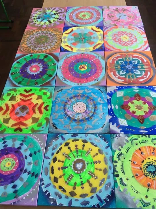 Святковий настрій: новорічна ранкова кава ділової жінки - 2 Святковий настрій: новорічна ранкова кава ділової жінки - 2 - изображение