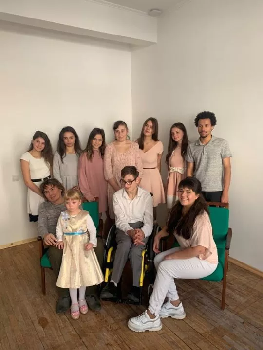 Мама 12-ти детей Наталья Гедз: “Нас отговаривали от усыновления, но злые языки и диагнозы не стали преградой”  - 7 - изображение